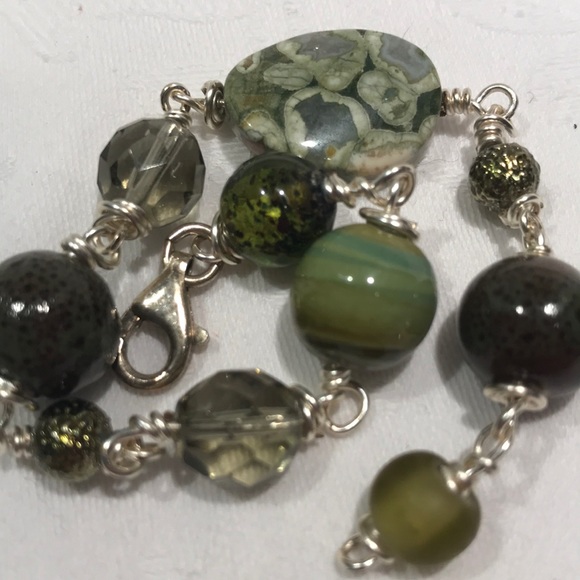 Artisan Glass and stone bead bracelet in green - Picture 8 of 9